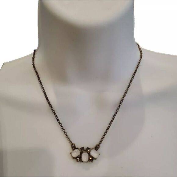 BANANA REPUBLIC ANTIQUE GOLD TONE GREY CUT CRYSTAL/RESIN 16"-18" NECKLACE NWT - Picture 3 of 4